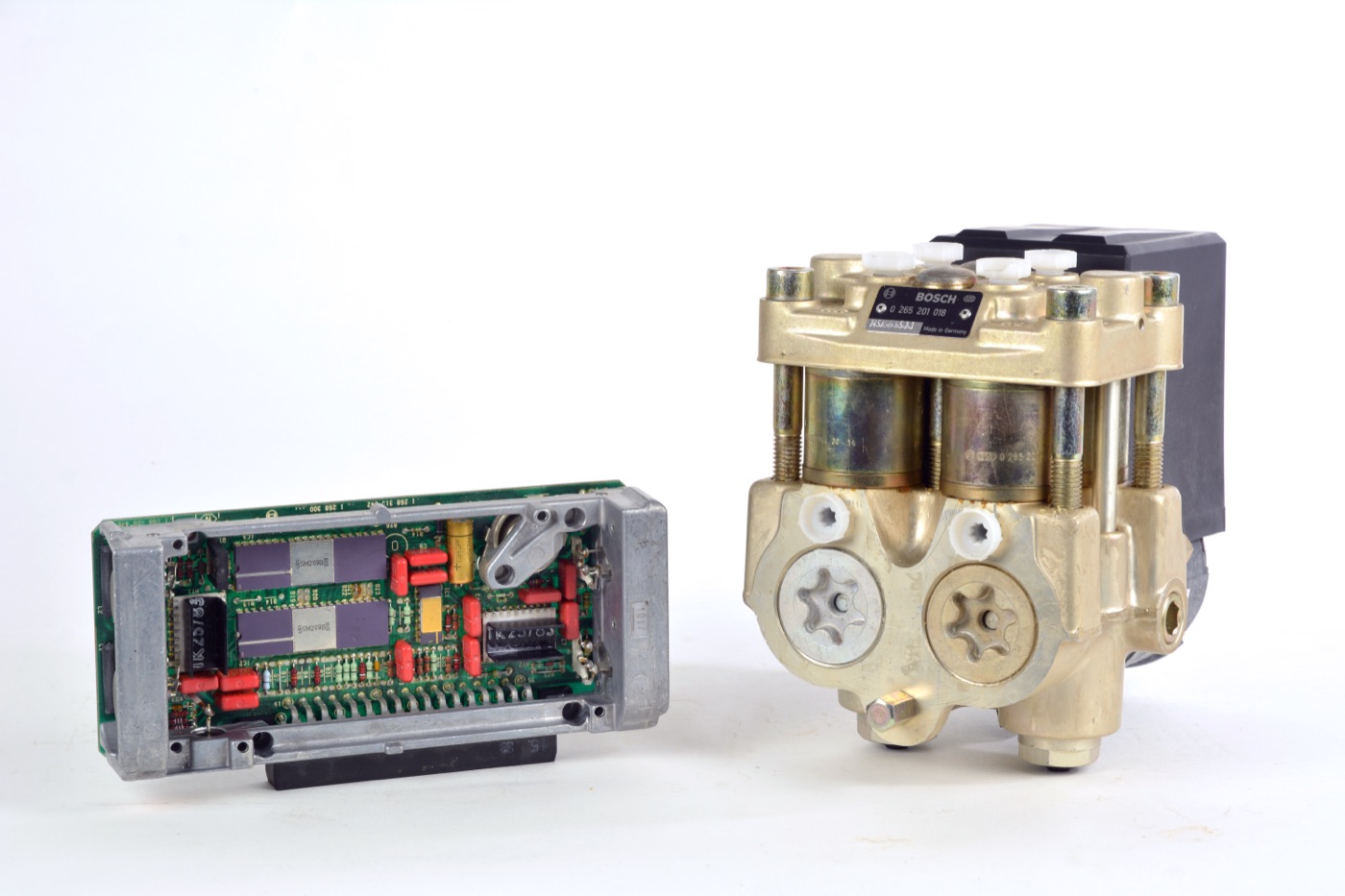 Bosch ABS kontrol ünitesi ve hidrolik modülatör